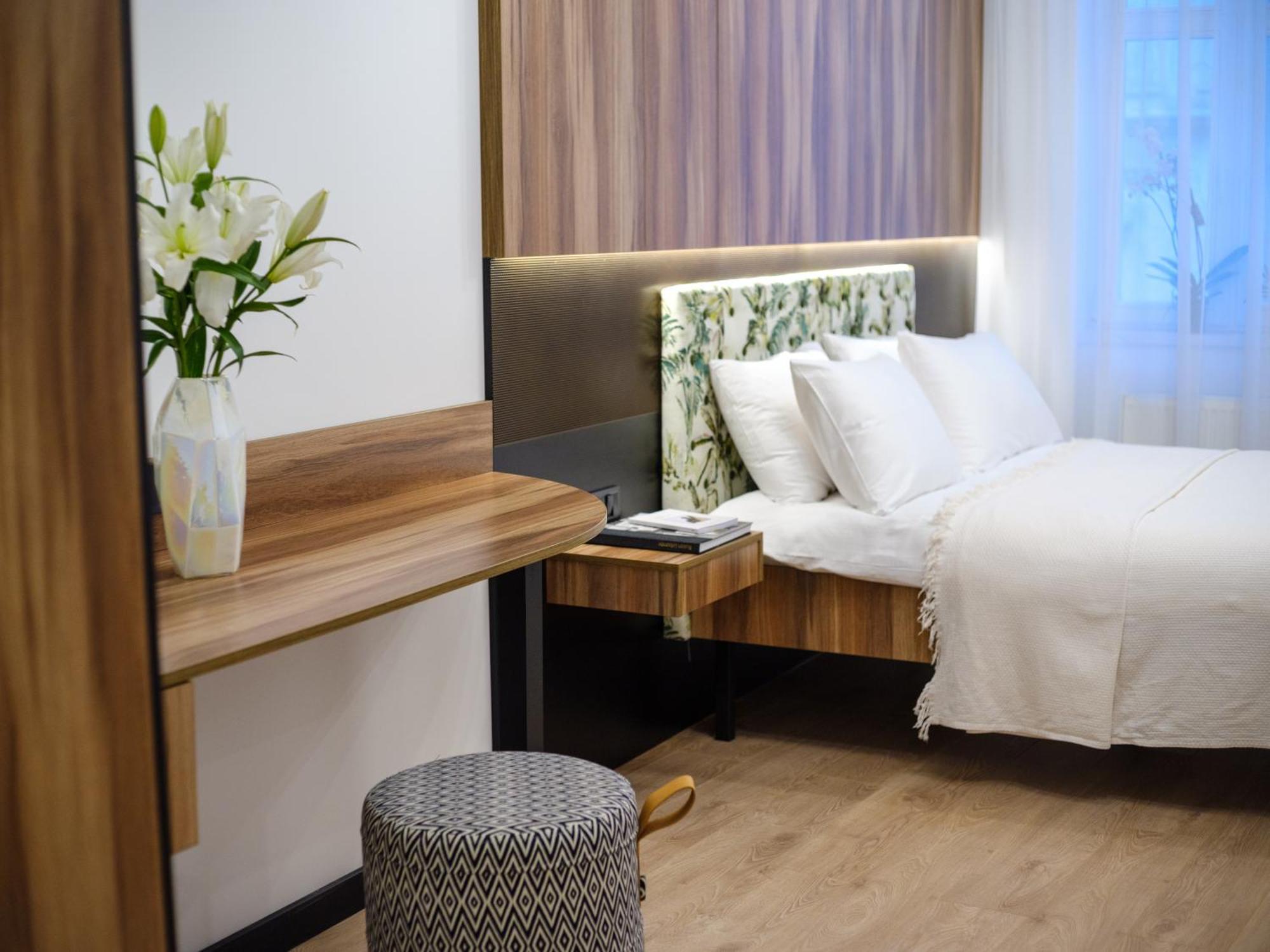 Mola Mola Apart Hotel Львов Экстерьер фото